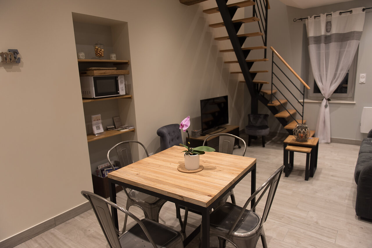The dining corner under the beams